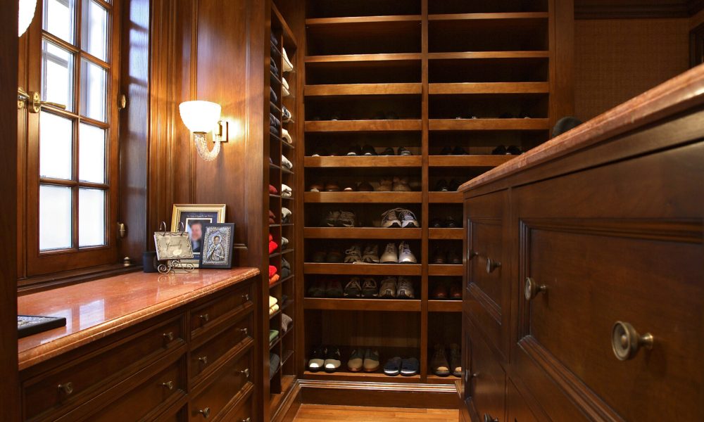 04 - His Dressing Rm 1